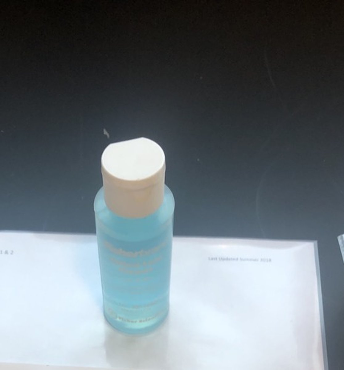 <p>Liquid solution used for optical maintenance of microscopic lens.</p>