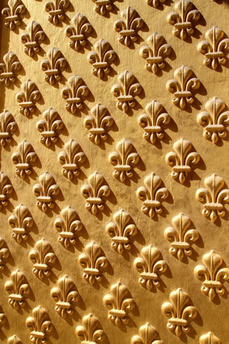 <p>dorado,dorada/de oro</p>