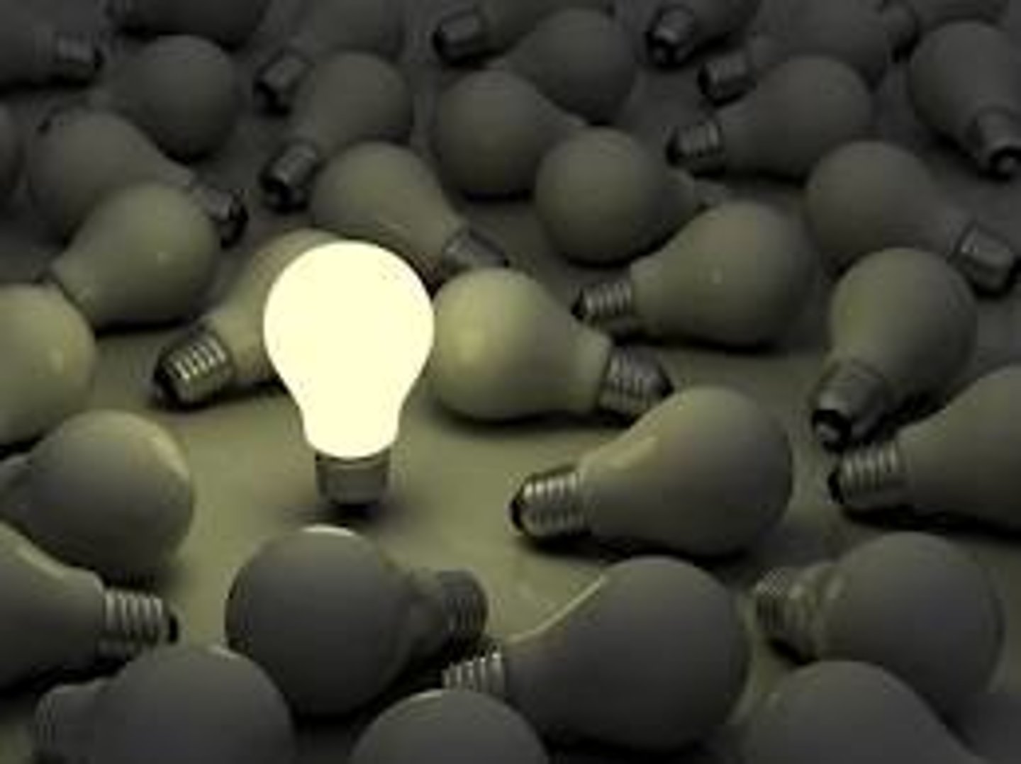 <p>ở giữa, trong số nhiều ngưởi, vật</p><p>nghĩa giống 100%</p><p>among: phổ biến hơn</p><p>amongst: formal, writing</p>