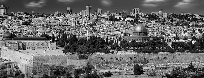 <p>The image shows the Old City of Jerusalem. Which statement best describes the spatial pattern in the cultural landscape?</p>