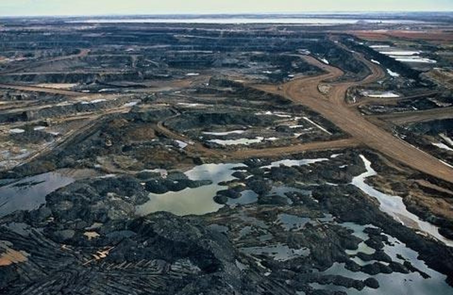 <p>A mixture of sand, water, clay, and bitumen, found in northeastern Alberta, that requires costly and environmentally harmful extraction processes.</p>