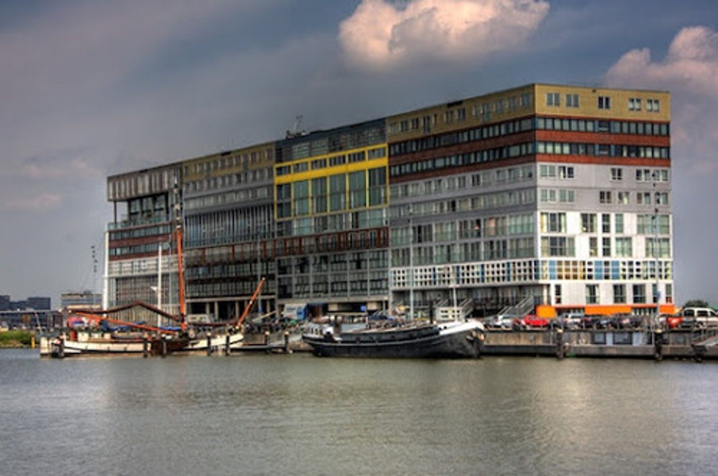 <p>GEVELS (voegen)</p><p>- elk appartement heeft eigen constructiewijze, materiaalgebruik en soorten ramen</p>