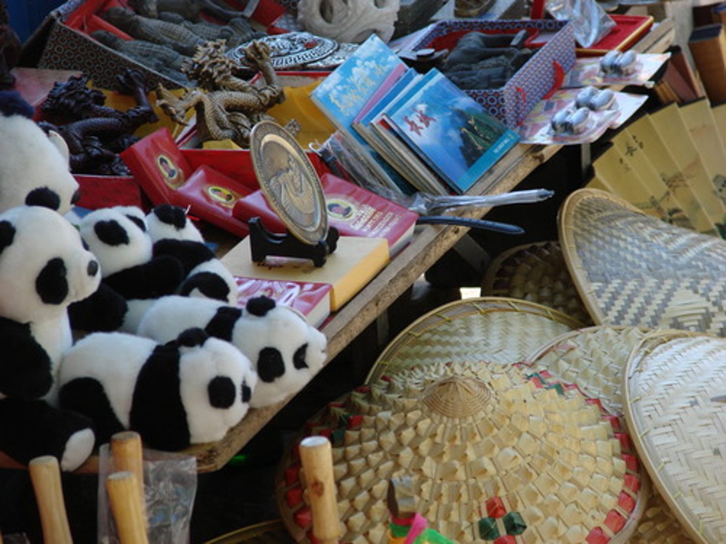 <p>đồ lưu niệm</p>