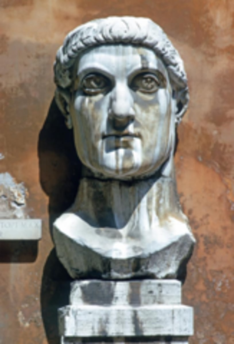 <p>describe the appearance of the Colossus of Constantine and its significance</p>