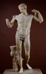 <p>Does this figure exhibit contrapposto?</p>