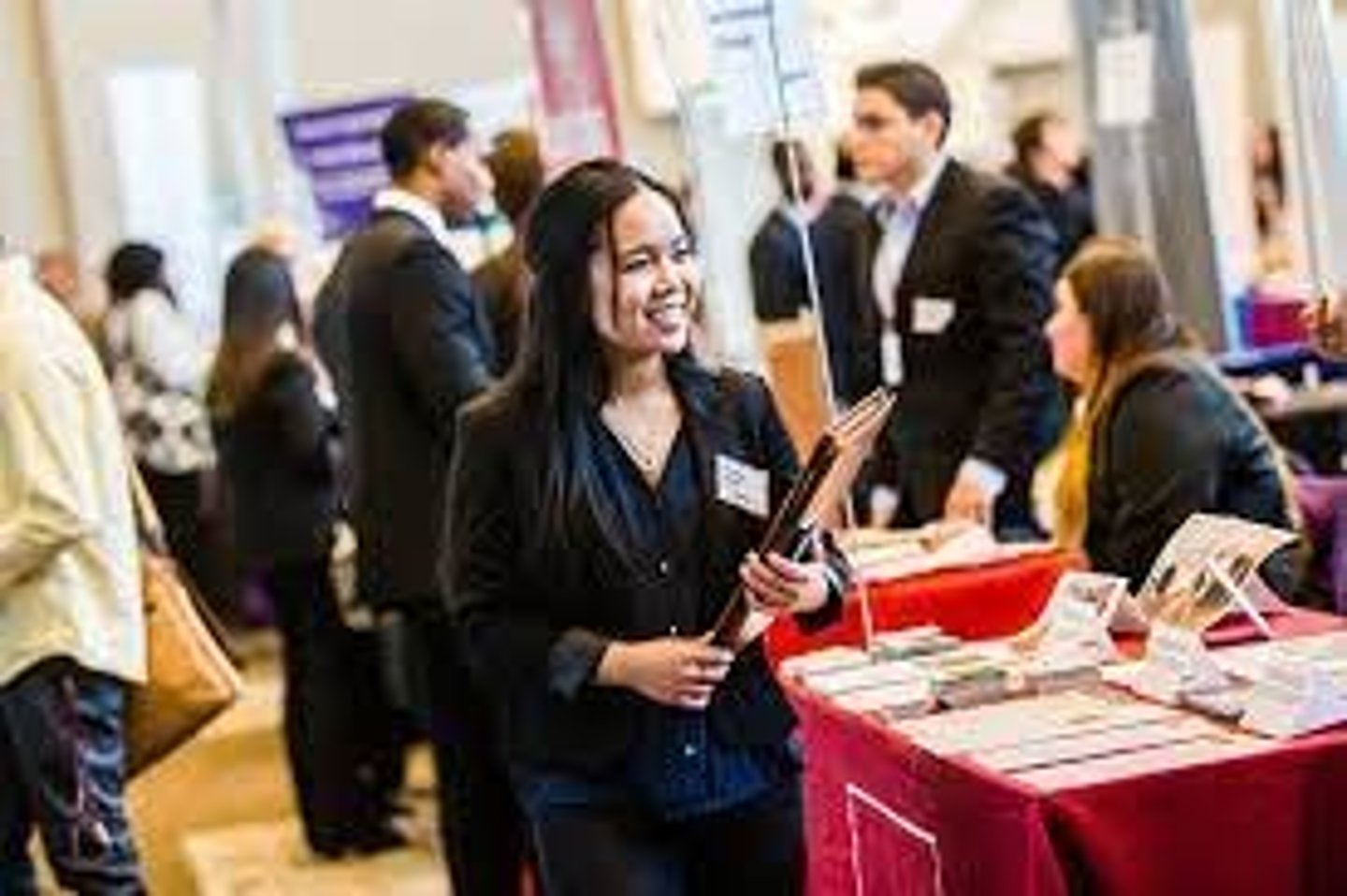 <p>(n.p): hội chợ việc làm</p>