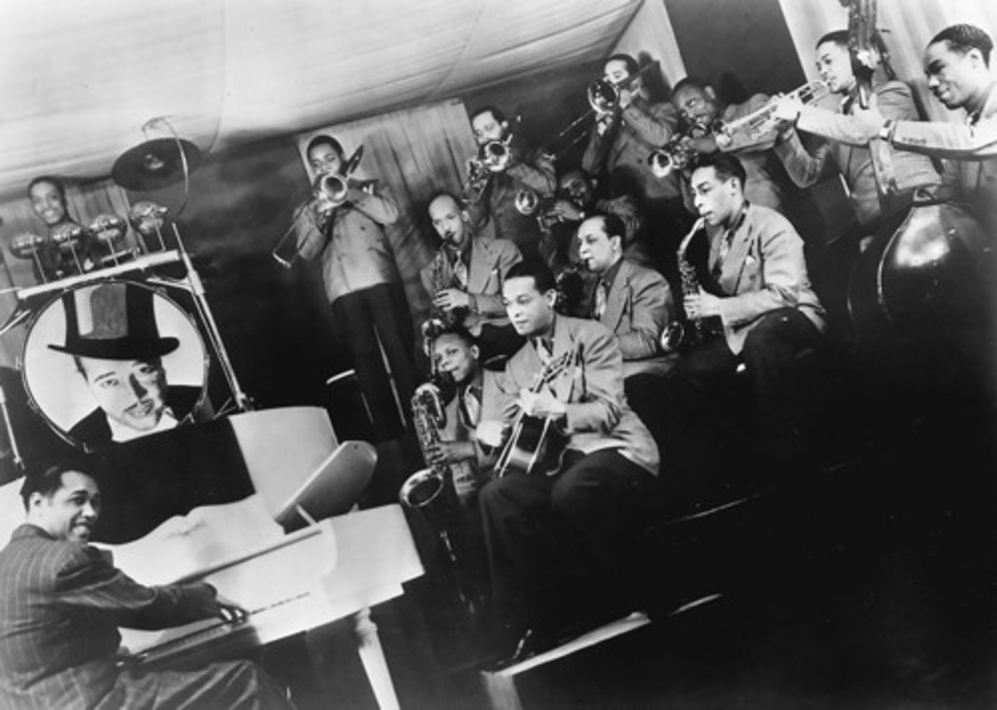 <p>A type of big-band jazz of the late 1930s and 1940s</p>