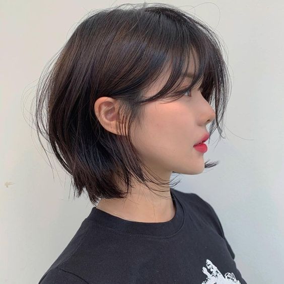 <p>Short hair</p>