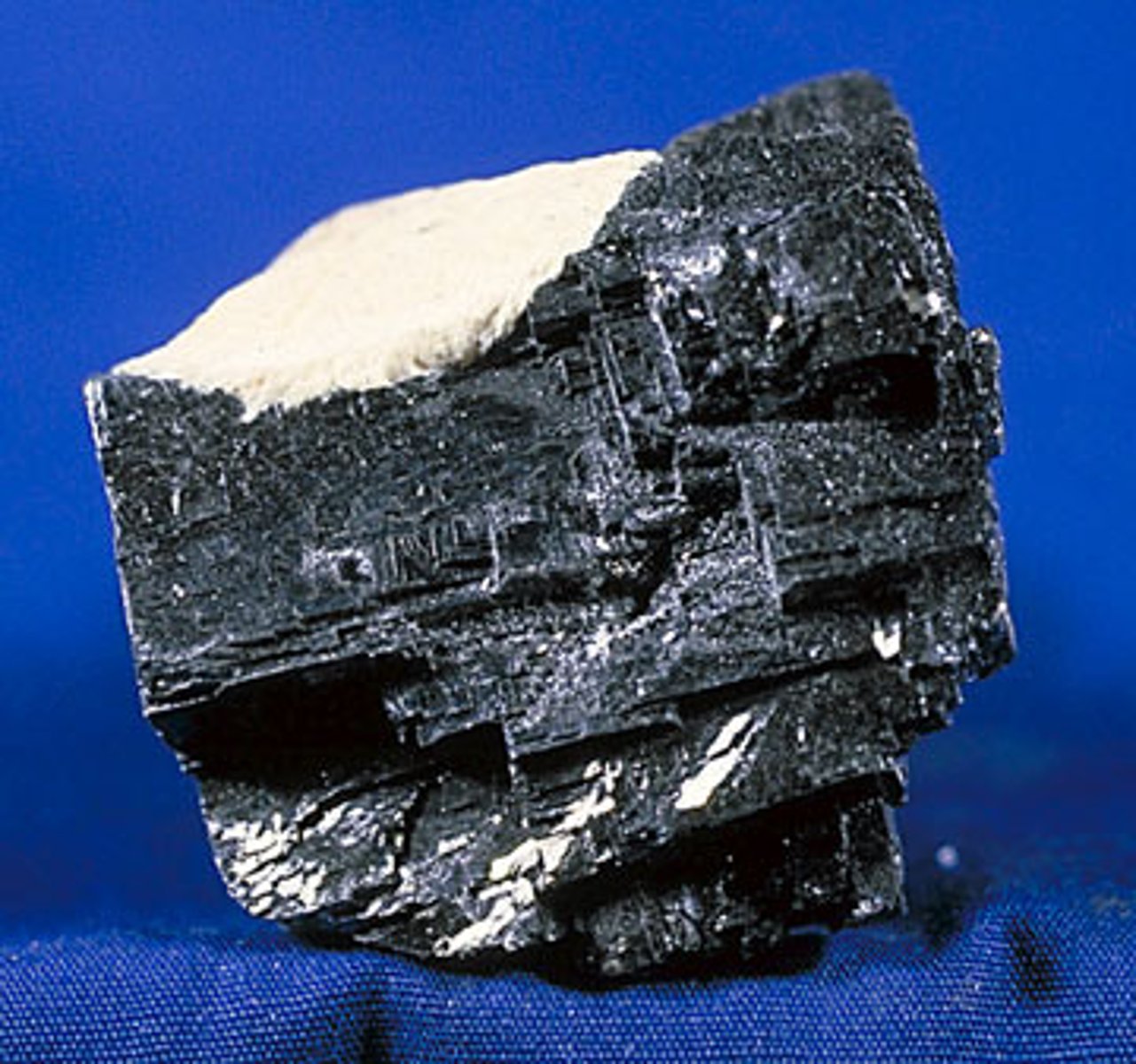 <p>when a mineral roughly breaks apart</p>