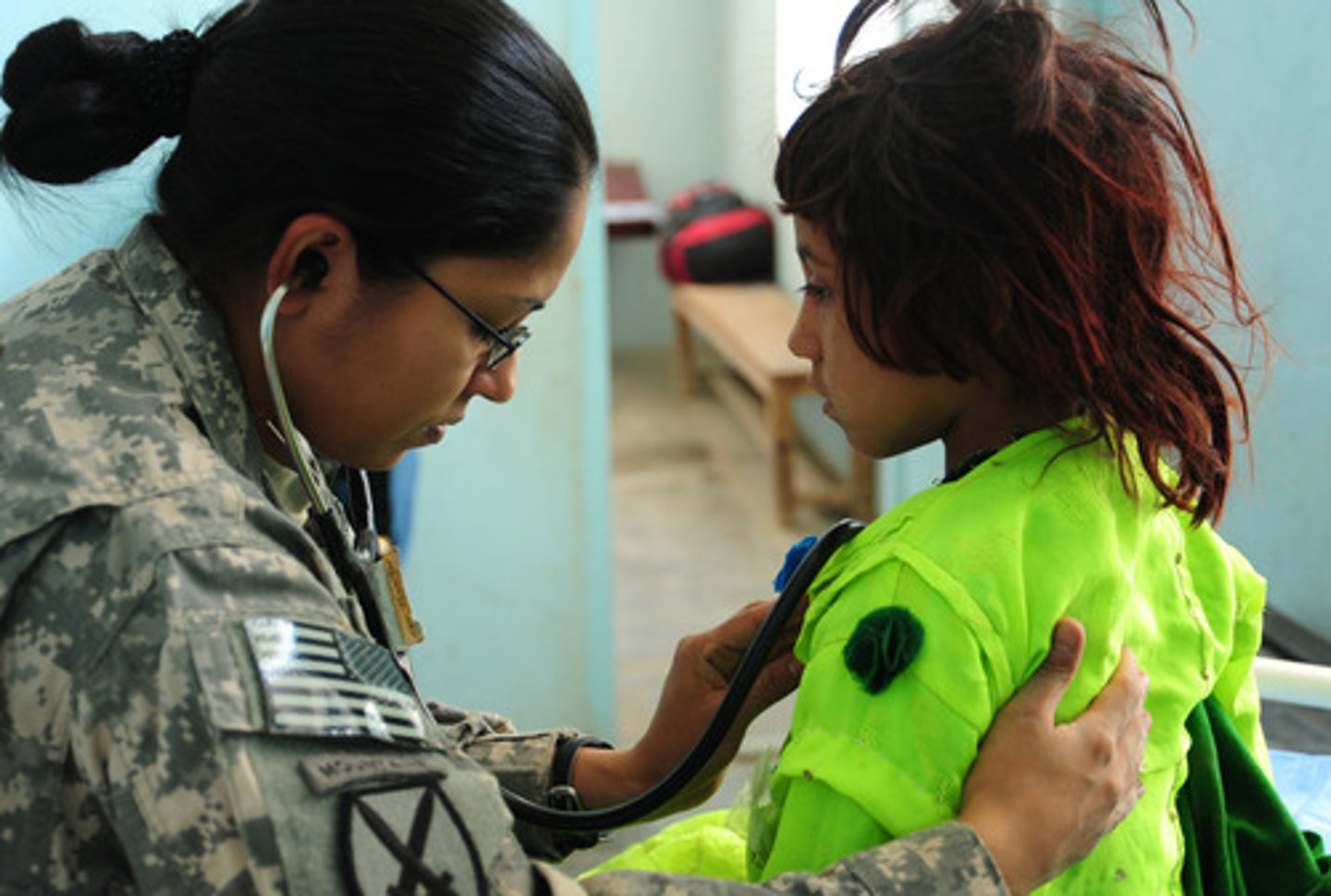 <p>(phr v) kiểm tra (ai, cái gì đó)</p>