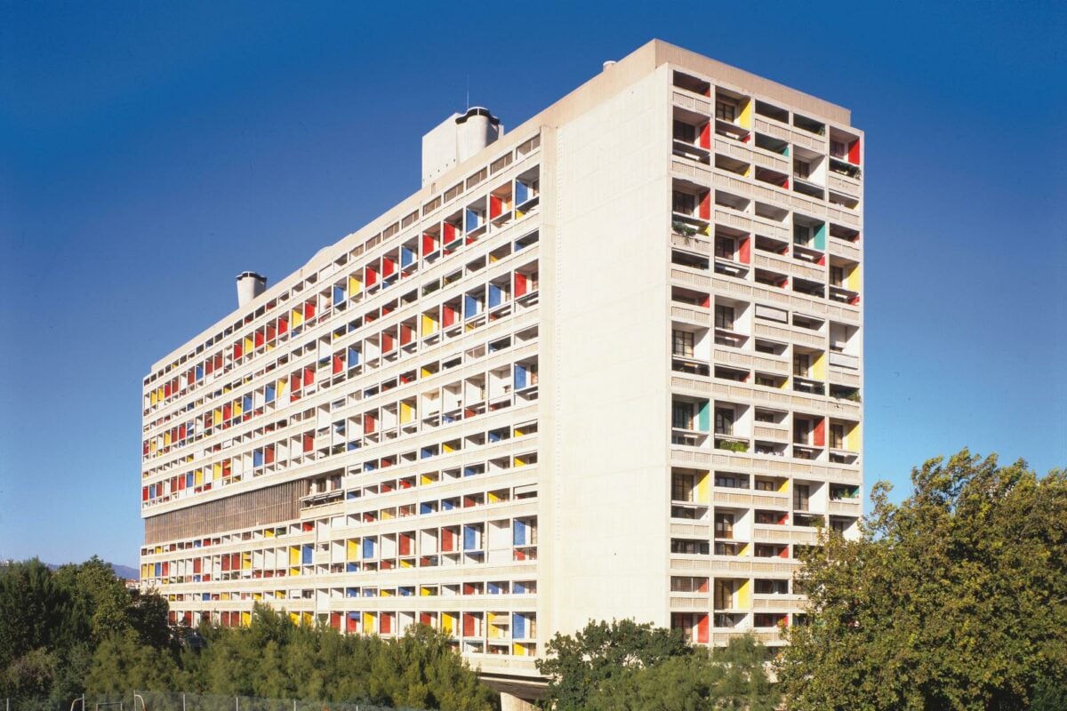 <p>(Construit sur des normes et des standardisations du corps humain à partir de son modulor)</p>