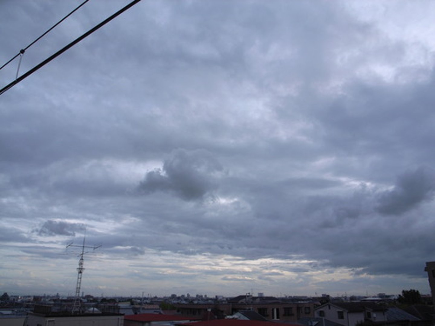 <p>It is cloudy.</p>