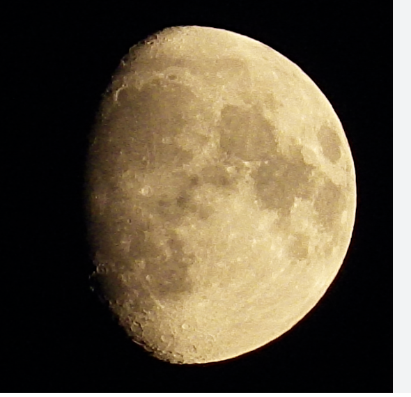 This phase occurs when more than half of the lit part of the Moon can be seen and the shape increase in size from one day to the next.