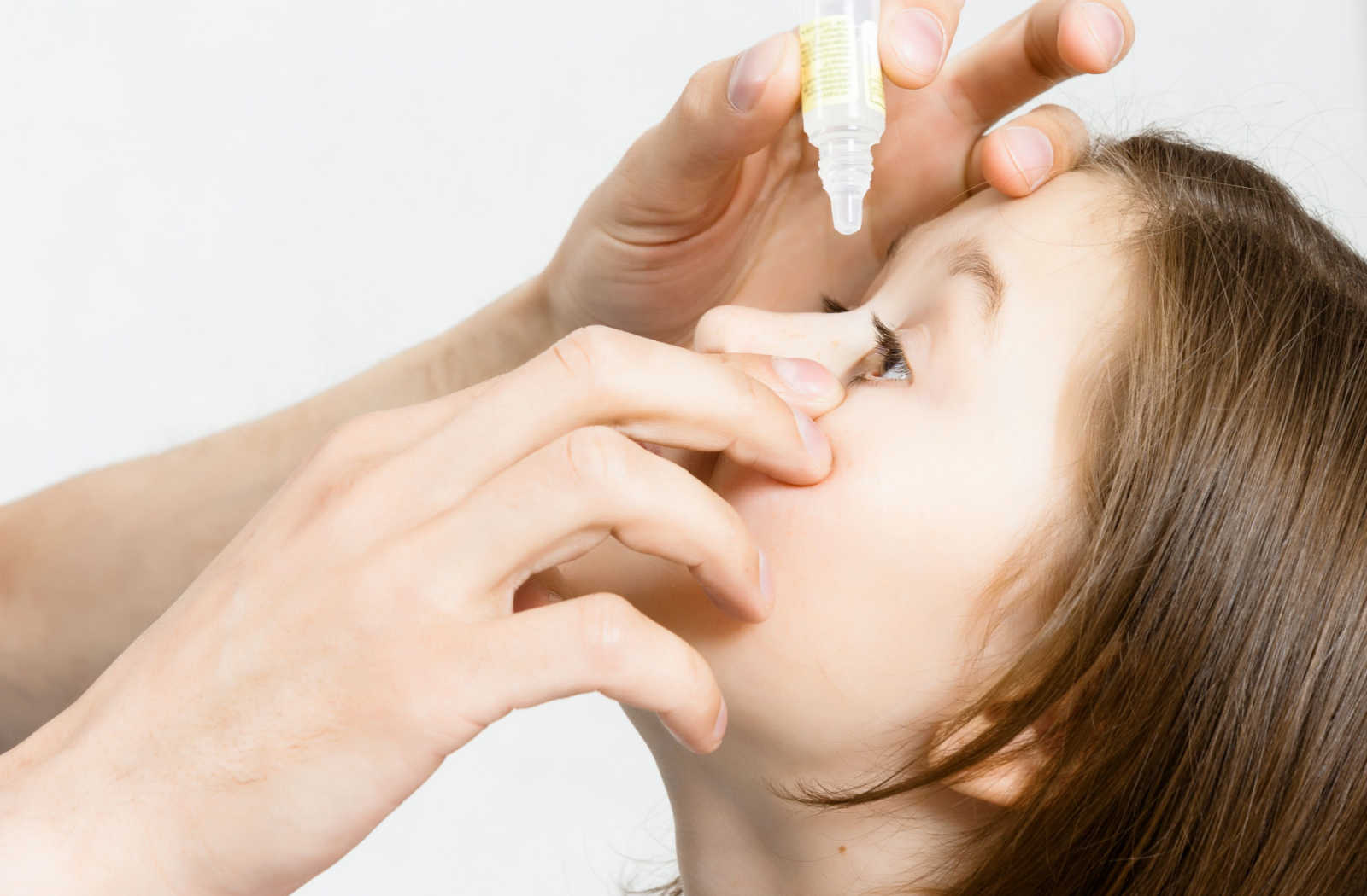 <ul><li><p><span style="font-family: UICTFontTextStyleBody; font-size: 17px;">rest the dominant (L) hand on the patient’s forehead</span></p></li><li><p><span style="font-family: UICTFontTextStyleBody; font-size: 17px;">nondominant (R) hand pulls the lower lid down</span></p></li></ul><p></p>