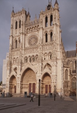 <p>dense stone on bottom for water penetration, hidden staircases for building</p>