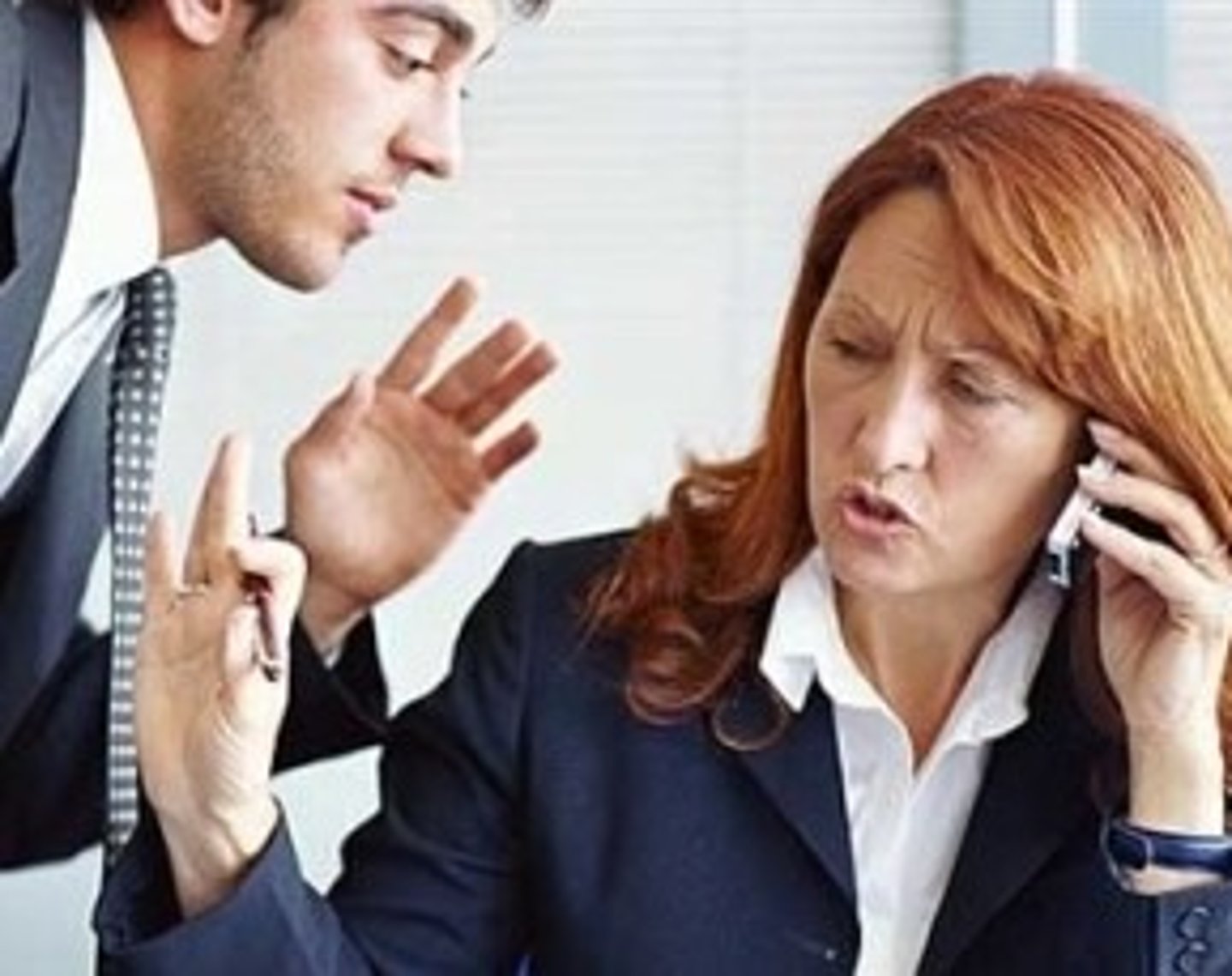 <p>(v): làm gián đoạn, ngắt lời</p>