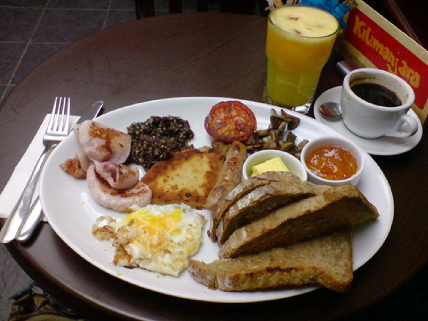 <p>the breakfast</p>
