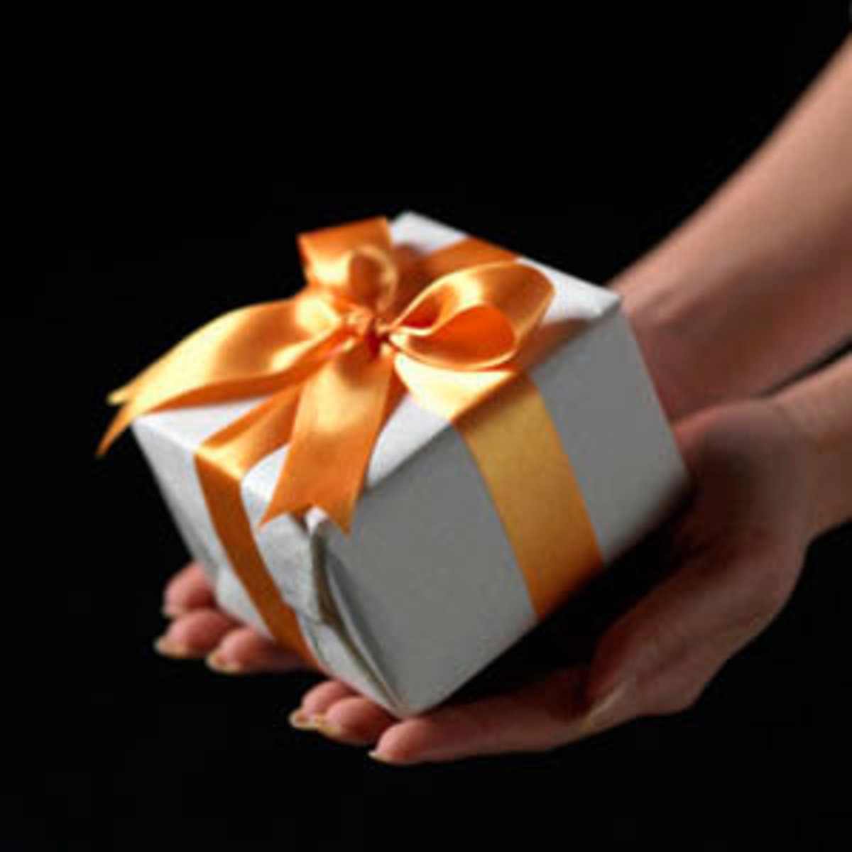 <p>to give someone a present</p>