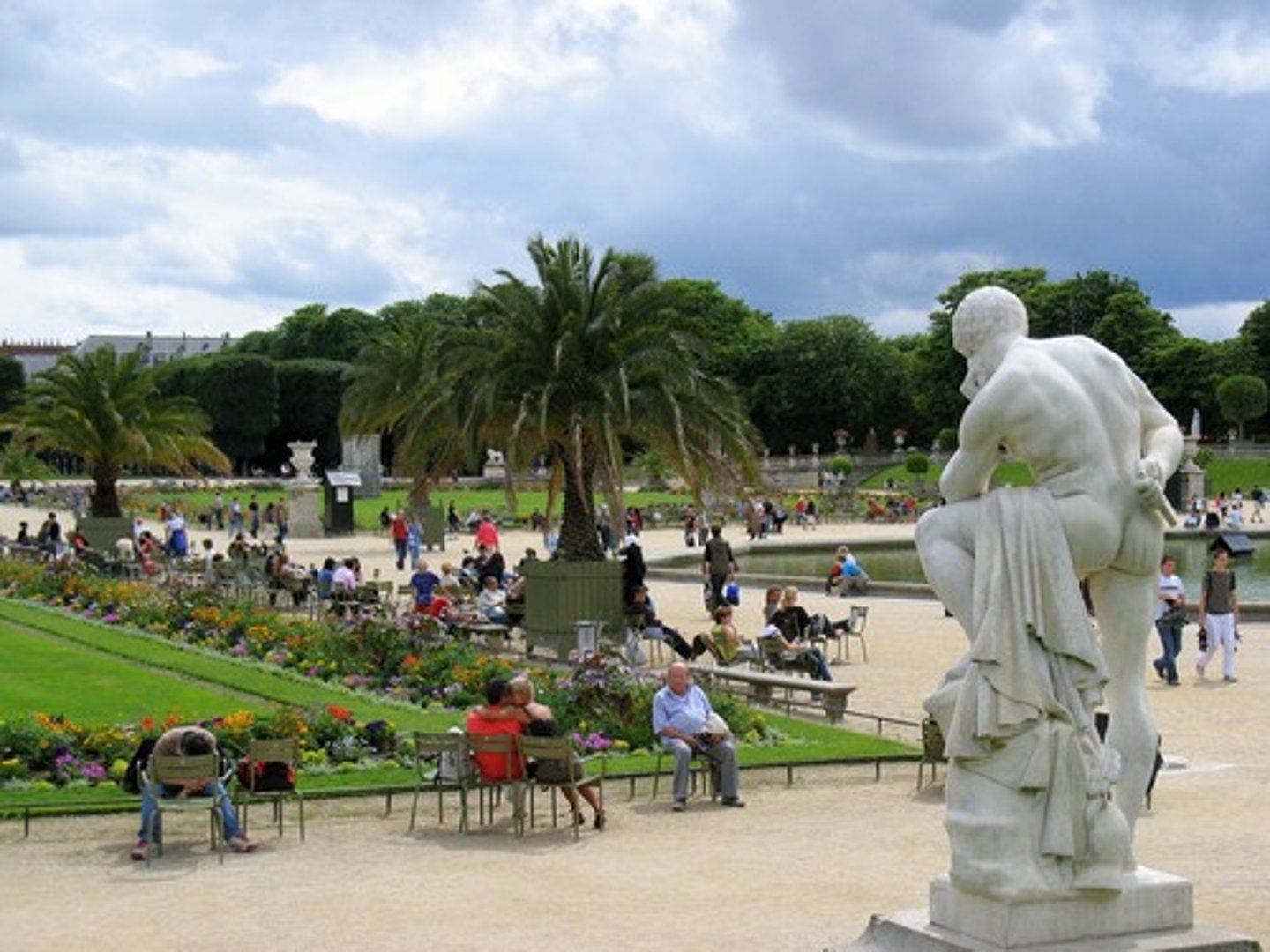 <p>Jardin sur la rive gauche, est un rendez-vous favori d'étudiants</p>