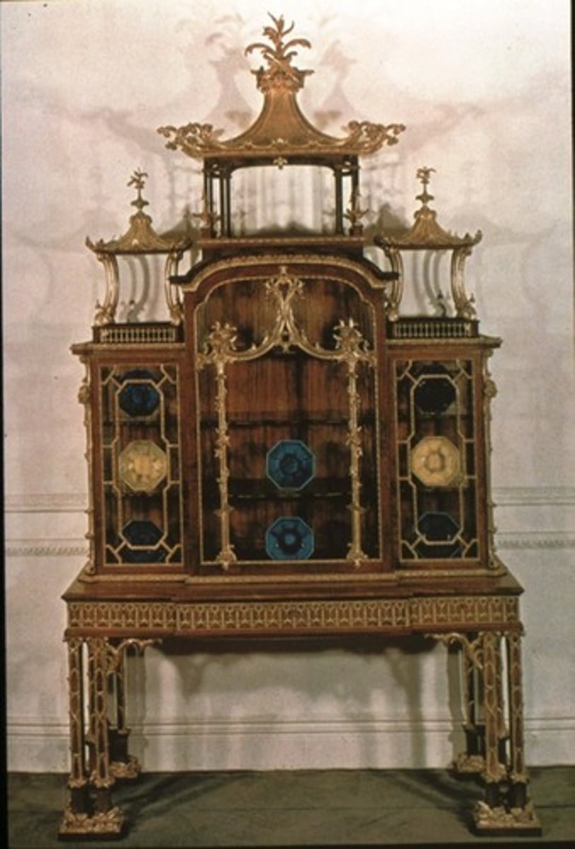 <p>pagoda</p><p>Fretwork</p><p>Chinese influence</p>