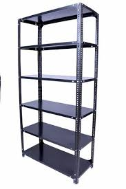 <p><strong>off-the-rack</strong> <em>(US)</em></p><p>may sẵn, làm sẵn để bán đại trà (quần áo, giày dép, đồ dùng...)</p>