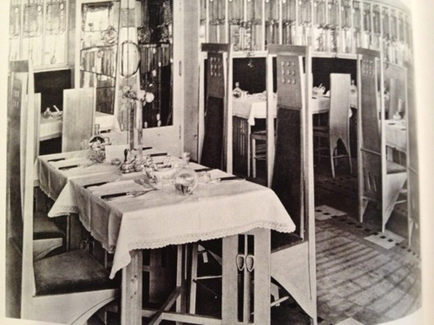 <p>only tea room left<br>heavily gridded<br>high back chairs split off groups and make the space feel smaller</p>