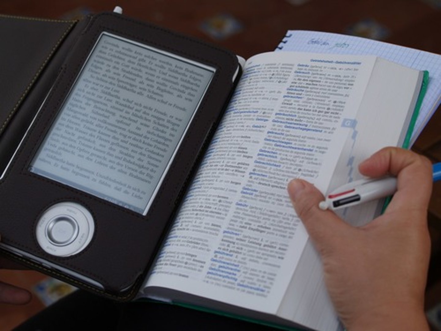 <p>có nghĩa là</p>