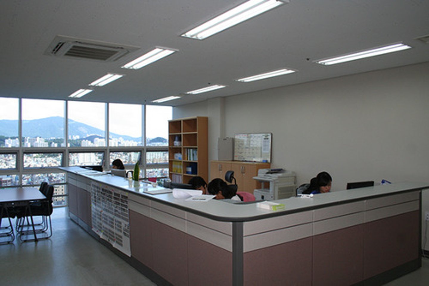 <p>văn phòng khoa</p>