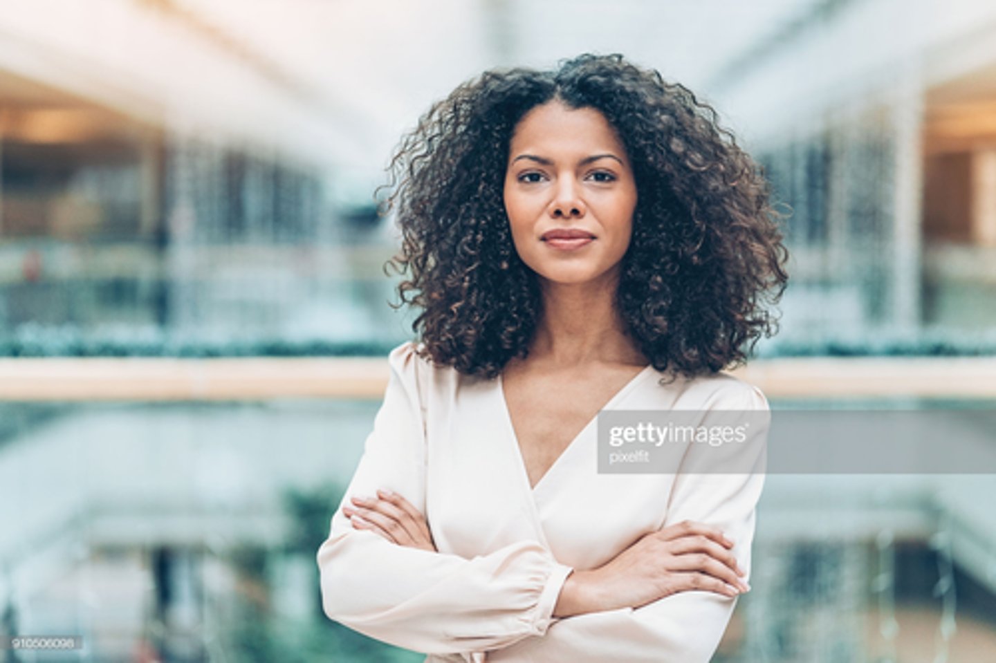 <p><strong>TỰ TIN</strong></p><p></p><p>having confidence in your own abilities</p><p></p><p><em>(The interview showed her as a ................ and mature student.)</em></p>