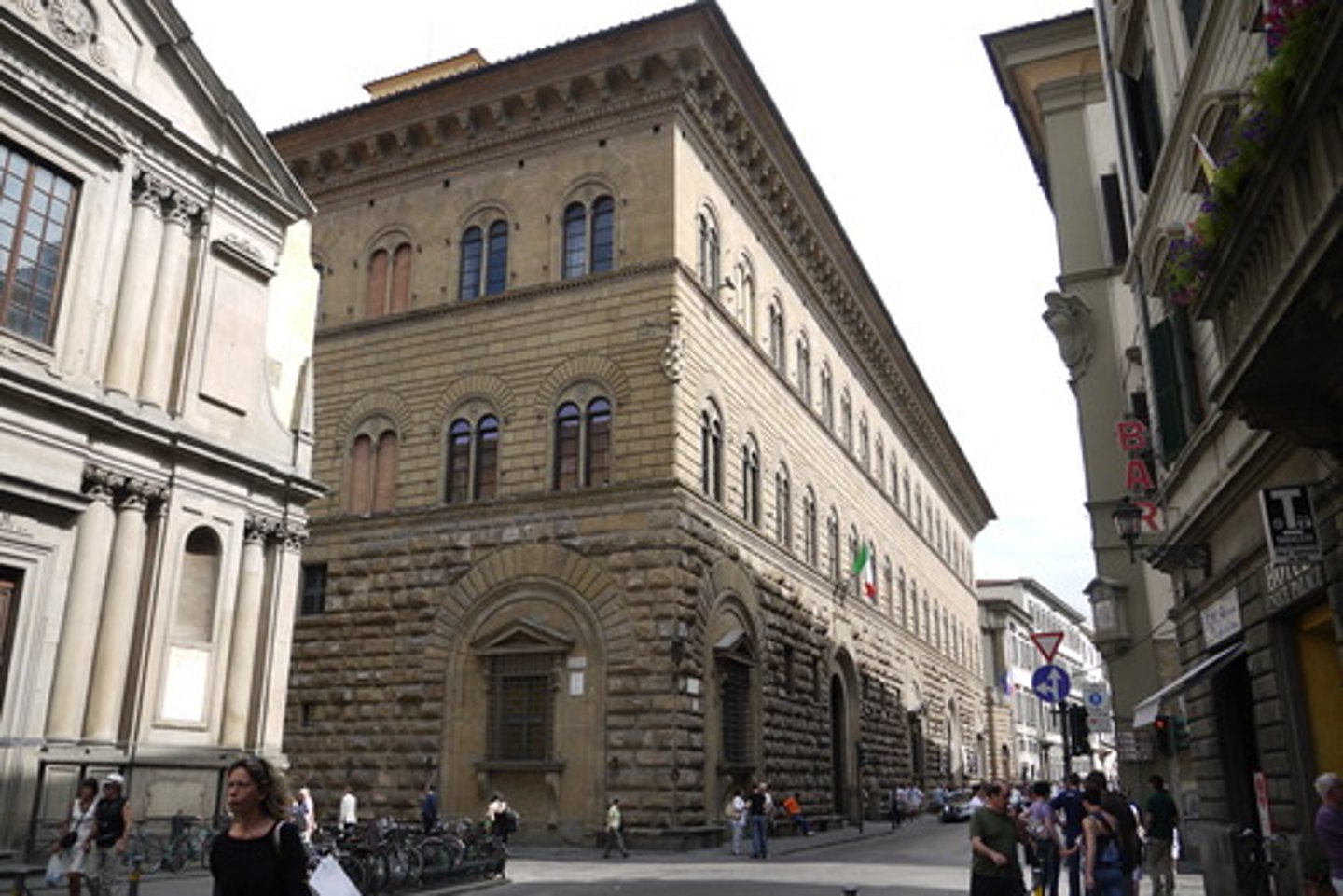 <p>Italian term for place, meaning used for any large urban dwelling</p>