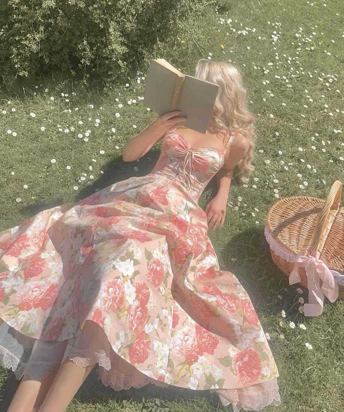 <p>Your dress is very pretty</p>