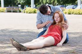 <p>to suddenly lose consciousness for a short time.<br></p>