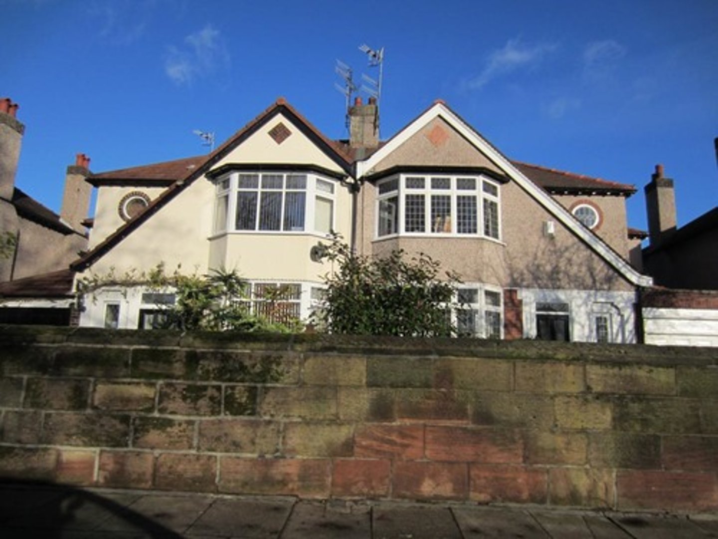 <p>semi-detached dwelling</p>