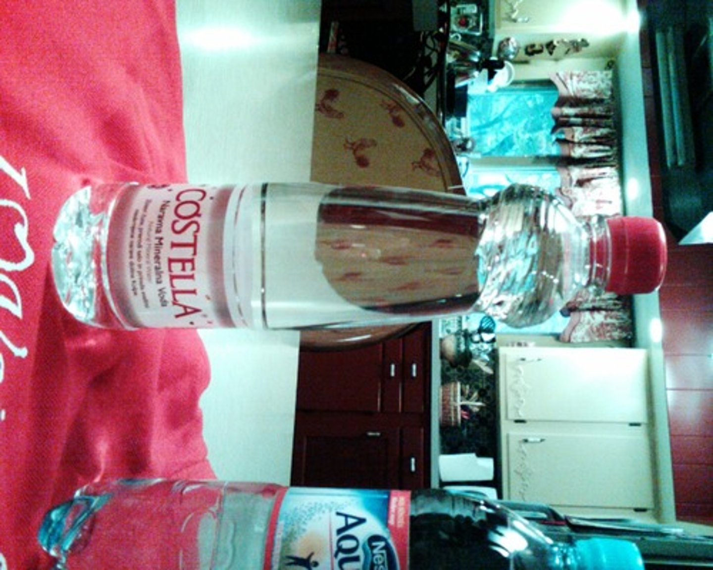 <p>mineral water</p>