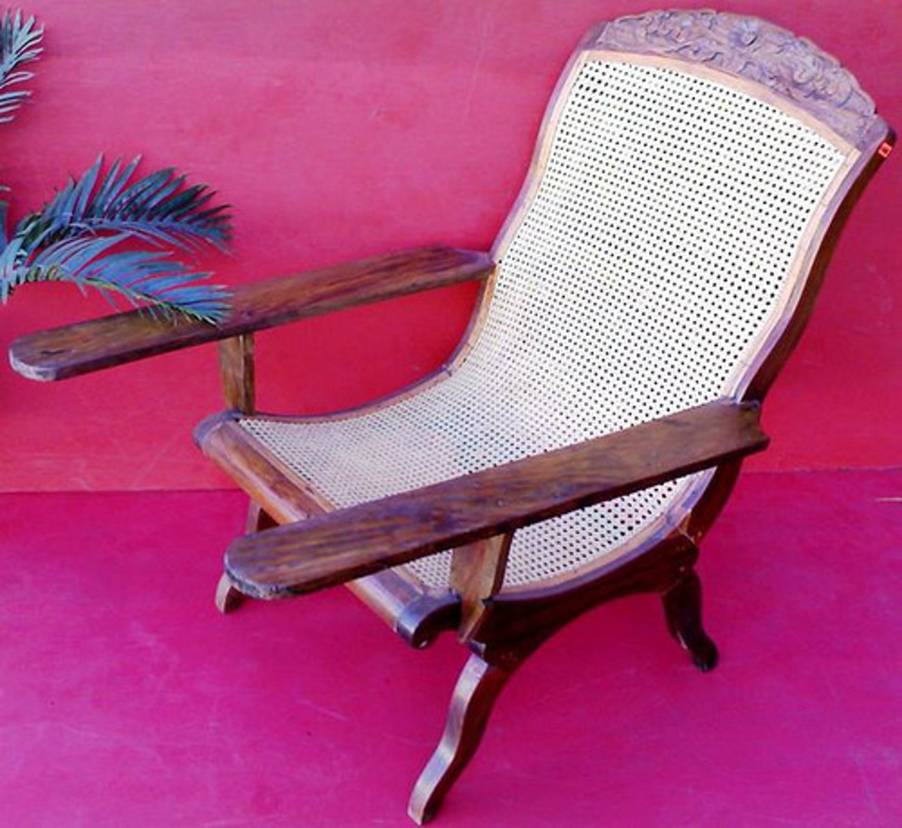 <p>Extended, flat, and longer wide armrests;</p><p>Furniture for giving birth.</p>