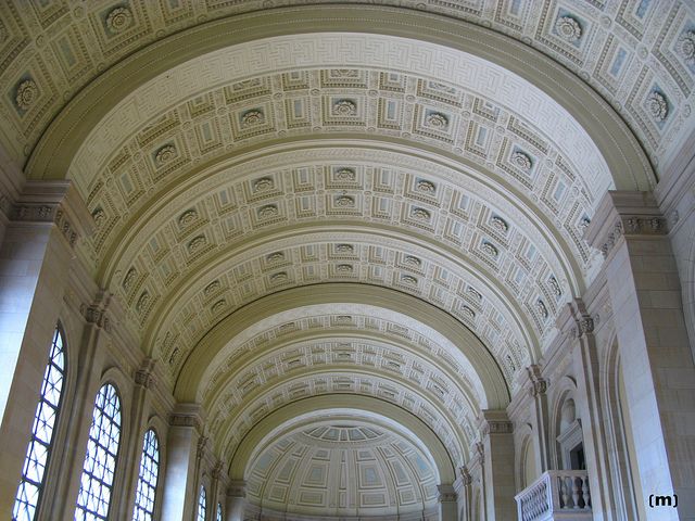 <p>A continuous series of arches that forms a tunnel-like structure, often used in Romanesque architecture to create large, open spaces. </p>