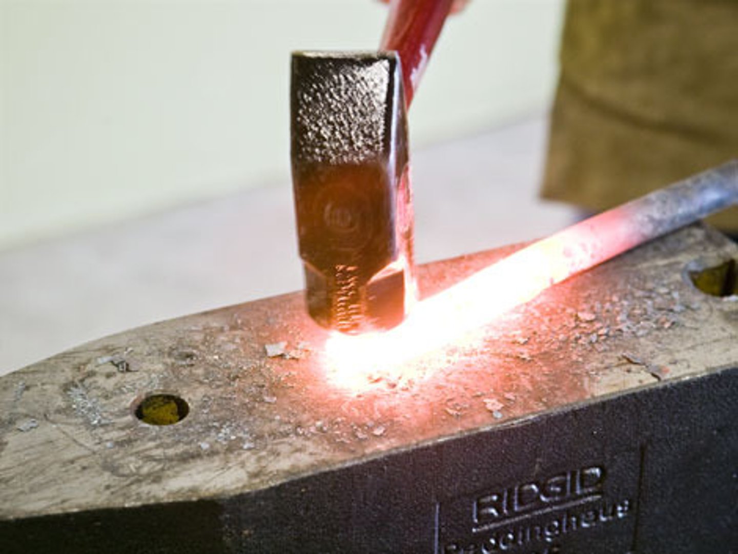 <p>(adj) được rèn, chế tác (kim loại)</p><p>example: The gate was made of ___ iron.</p>