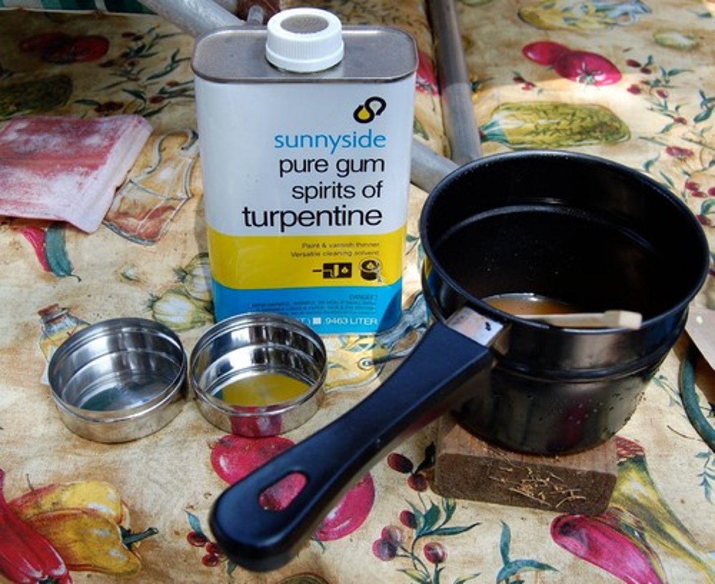 <p>a solvent, from tree resent and one of the more traditional ones that painters use. It speeds up the drying time as it dilutes the paint and evaporates off of it</p>