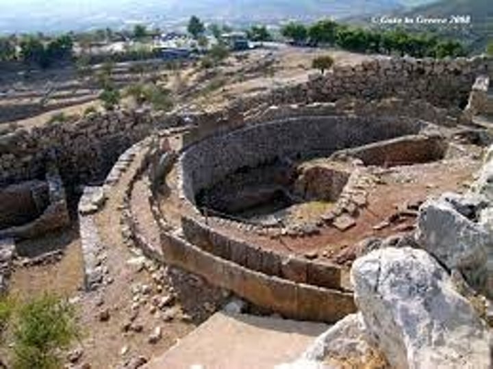 <p>Situated in the South-West of the city. Also 28m in diameter. It contained six shaft graves and was also thought to be the graves of royalty. The bodies buried there were buried with gold, silver, glass and ivory. Later, when the lion gate was built, it was rebuilt with a new wall and the level of the ground was raised.</p>