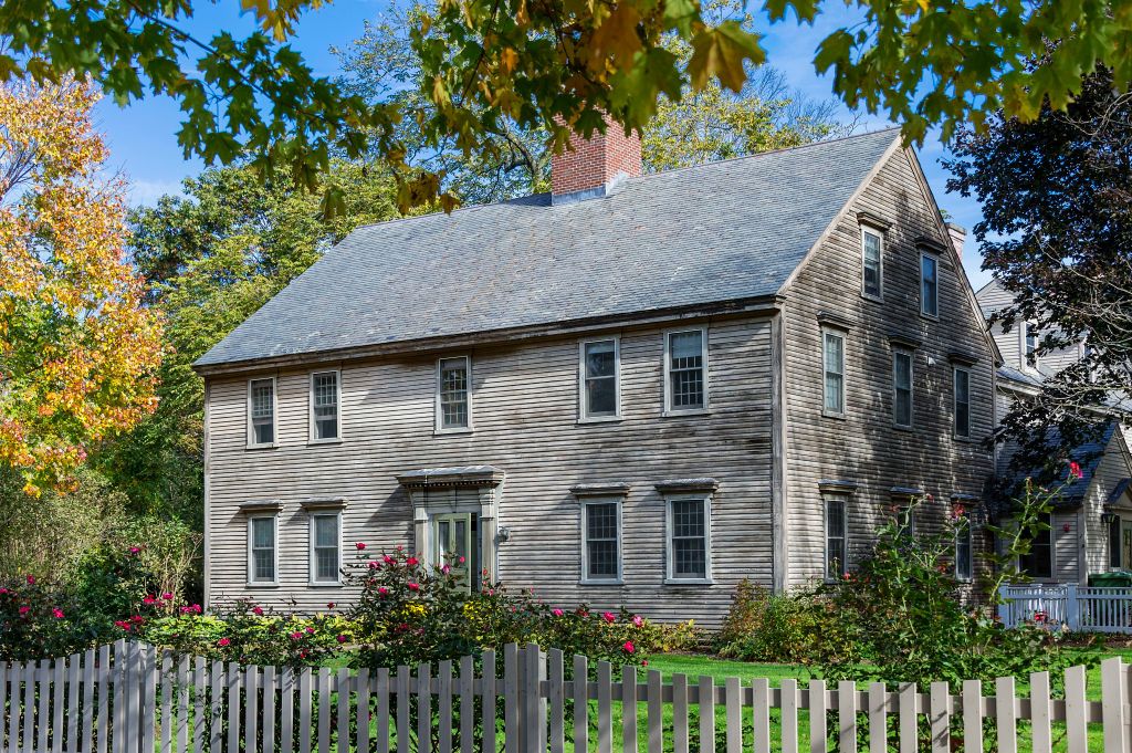 <p><span><span>Match the style of house with the appropriate picture.</span></span></p>