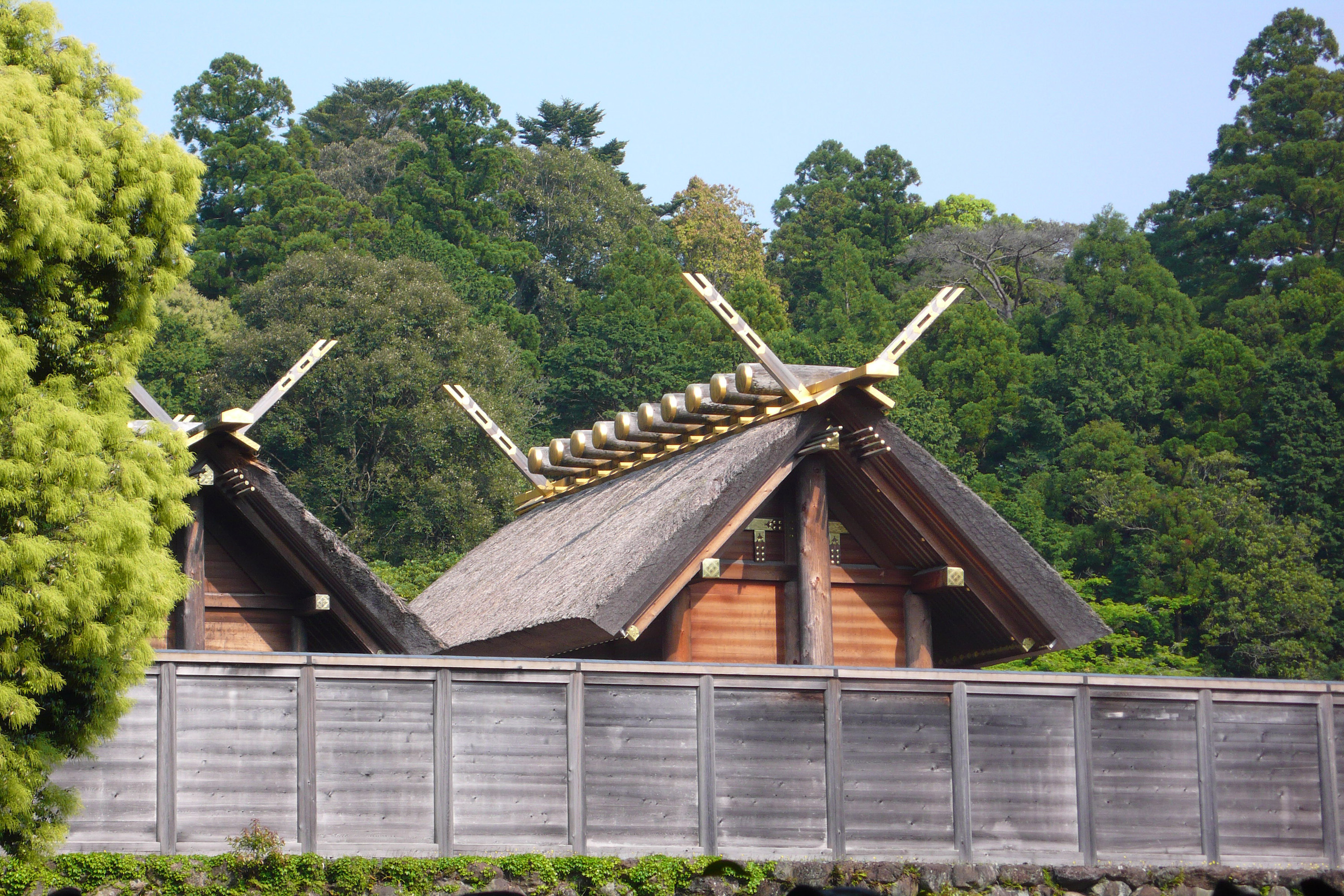 <p>describe the inner shrine in the Ise shrines and who could use it</p>