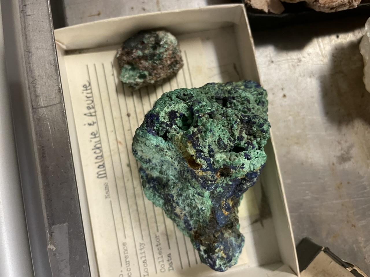 massive encrusting or botryoidal form, fracture, adamantine to vitreous luster, pale green streak, effervescence with HCl