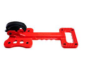 A clamp used to hold a pipe to be cut or threaded