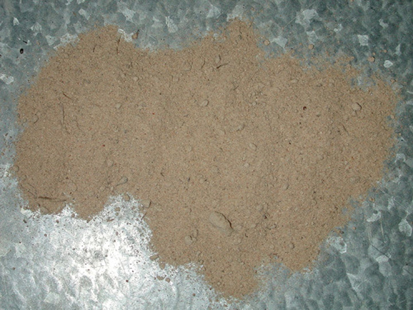 <p>Small and fine parts of rocks</p>