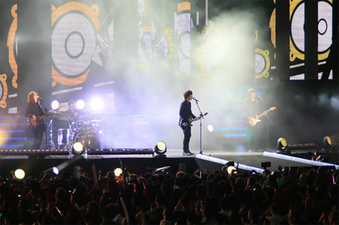 <p>dân ca</p><p>가요를 부를 수 있어요</p><p>Tôi có thể hát dân ca</p>