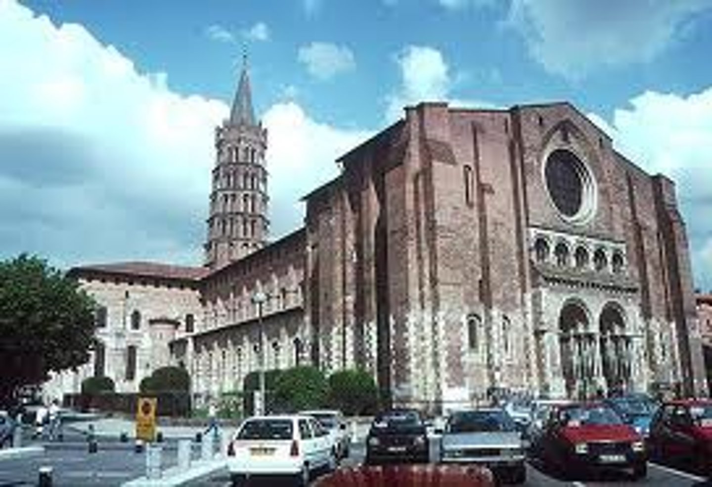 <p>what?</p><p>where?</p><p>when?</p><p>who?</p><p>who was charlemagne?</p><p>type of vault?</p><p>type of plan?</p><p>what is the crossing dome suported by?</p><p>type of chapel?</p><p>what is the transept equal to?</p>