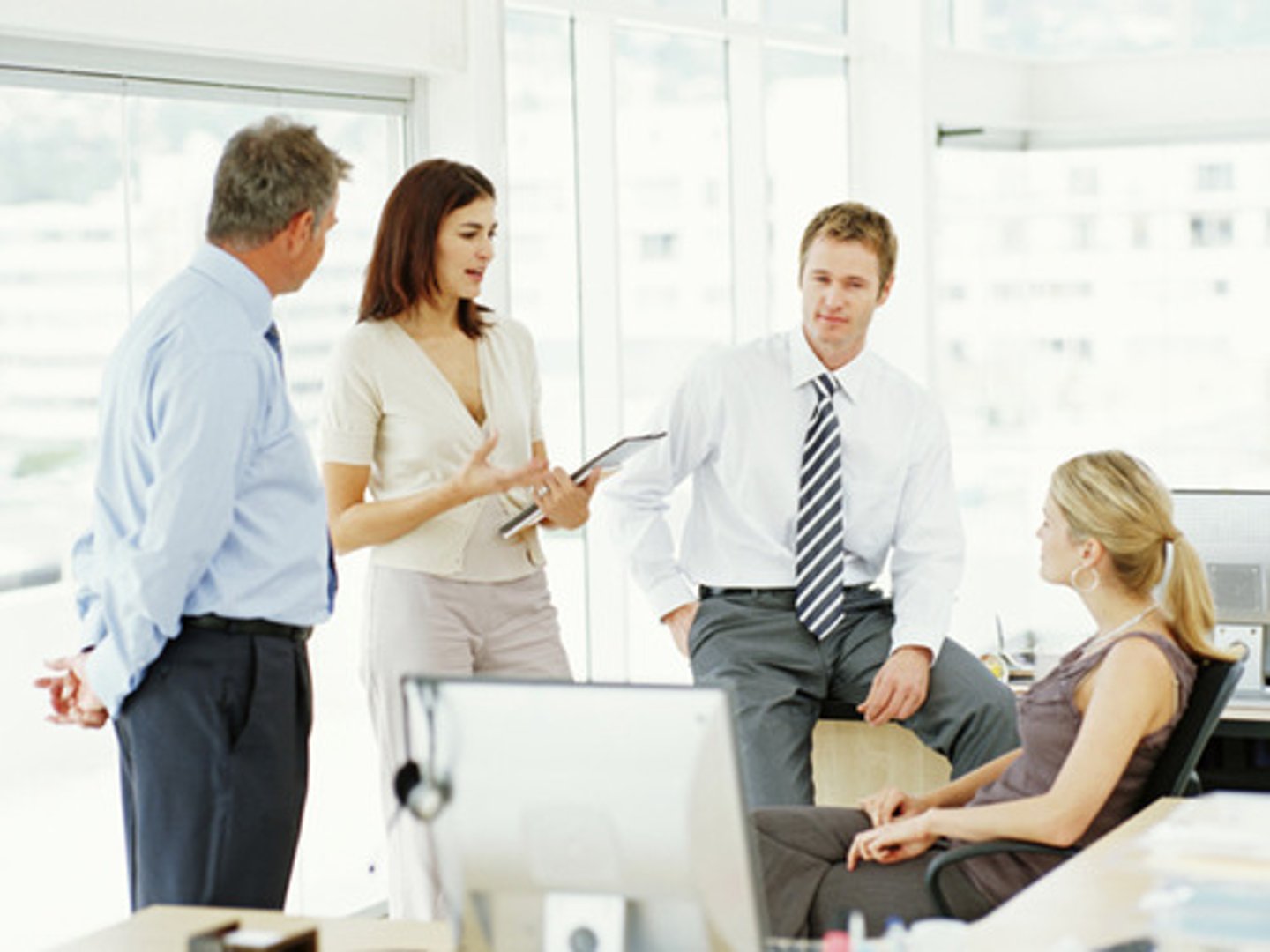 <p>đồng nghiệp</p>