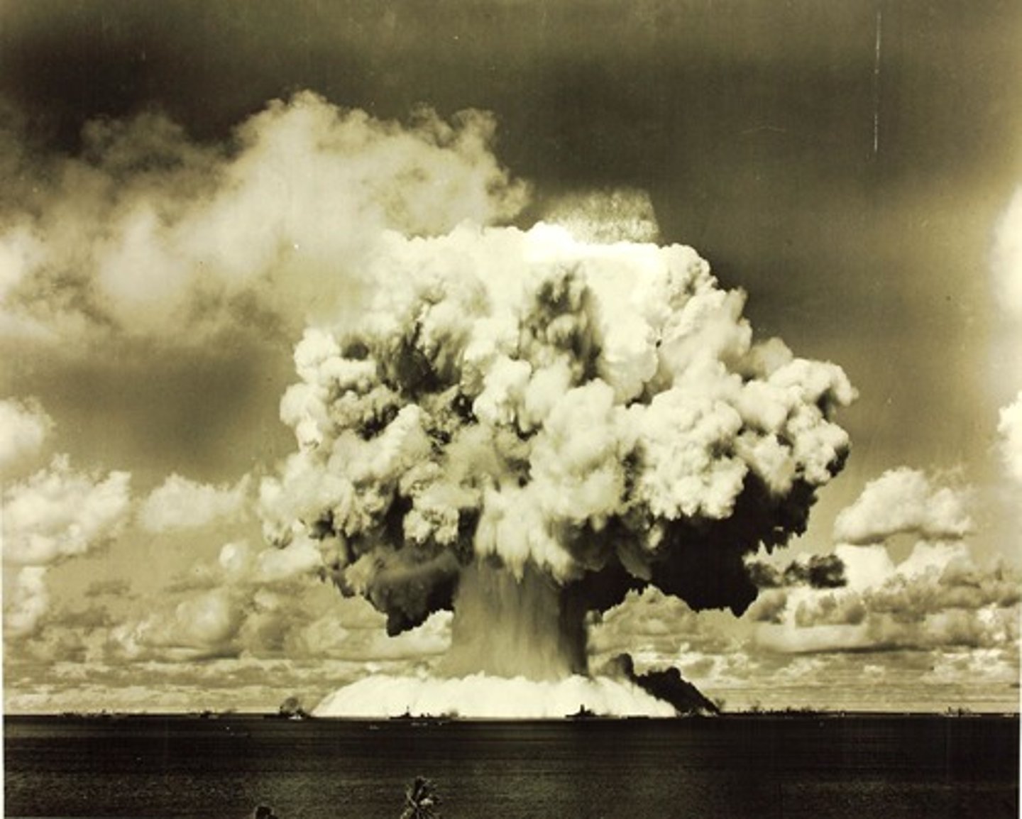 <p>A nuclear weapon in which enormous energy is released by nuclear fission. (p. 537)</p>