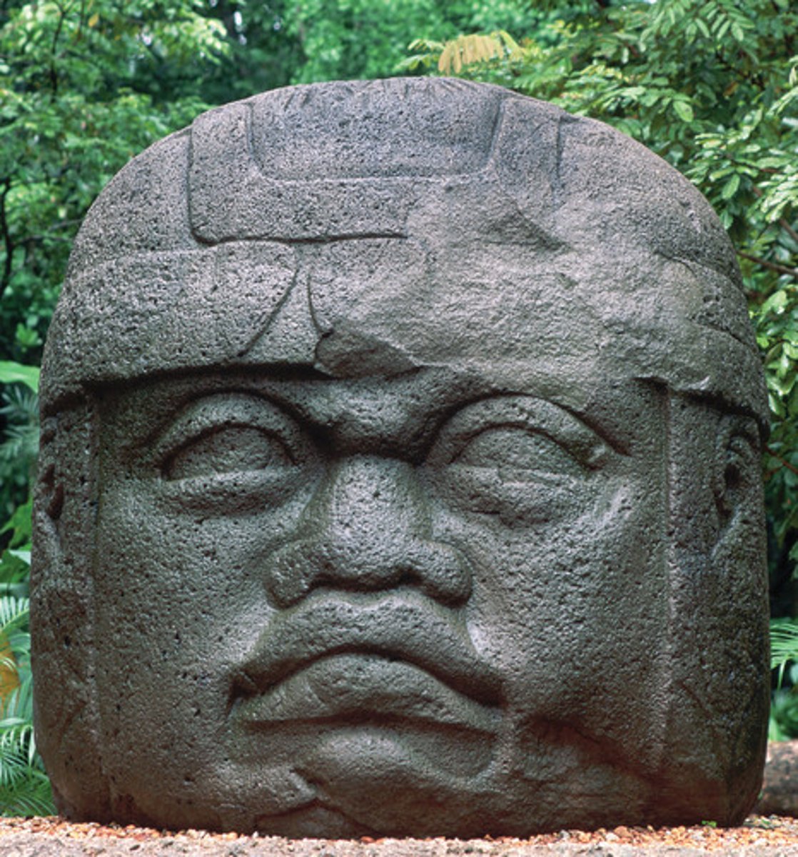 <p>earliest known American civilization, located in southern Mexico and known for its pyramids and huge stone heads</p>