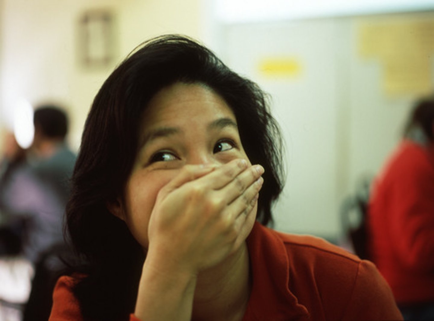 <p><strong>say </strong>something that is not proper, <strong>embarrassing</strong></p>